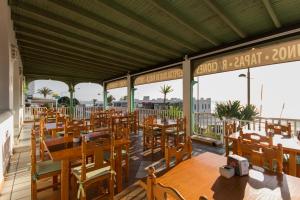 A restaurant or other place to eat at Hotel Sal Marina