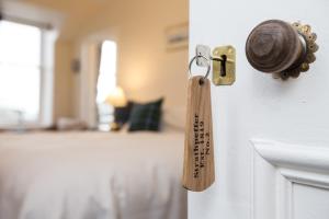 A bathroom at Holly Lodge 
