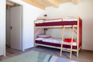 Voodi või voodid majutusasutuse Rüstic Cantum by HolAp SA toas