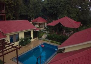 Πισίνα στο ή κοντά στο Suite Rooms at Mandwa