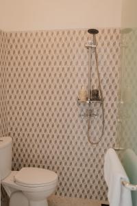 Ένα μπάνιο στο Radika Guest House Jimbaran