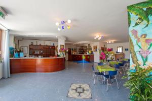 Restoran või mõni muu söögikoht majutusasutuses Hotel Orchidea
