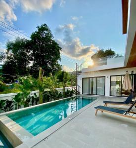 Kolam renang di atau dekat dengan Kohkohnut villa 3BR Villa with Private Pool in Bophut Near Fisherman