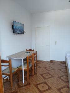 a dining room with a table and chairs at Villa Allkushi in Sarandë