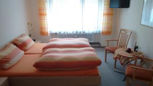 Säng eller sängar i ett rum på Gästehaus Kiesgen-Mendgen