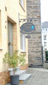 a sign for a restaurant on the side of a building at Gästehaus Kiesgen-Mendgen in Bernkastel-Kues