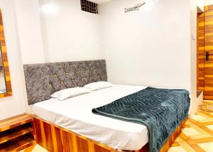 Gallery image of Near Mahakal Temple # Hotel D-e-m-a-n-d ! ujjain, All Room Air conditioned And Spacious, with Wifi -BEST HOTEL IN UJJAIN in Ujjain