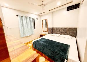 Gallery image of Near Mahakal Temple # Hotel D-e-m-a-n-d ! ujjain, All Room Air conditioned And Spacious, with Wifi -BEST HOTEL IN UJJAIN in Ujjain