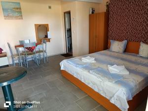 Ein Bett oder Betten in einem Zimmer der Unterkunft Вила Фернандес