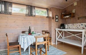 Φωτογραφία από το άλμπουμ του 5 Bedroom Cozy Home In Resö σε Resö