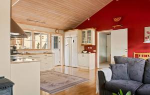 Φωτογραφία από το άλμπουμ του 5 Bedroom Cozy Home In Resö σε Resö
