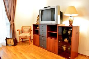 TV a/nebo společenská místnost v ubytování Apartments M&B
