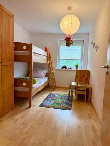 Postel nebo postele na pokoji v ubytování ZK Living Ferienwohnung EG