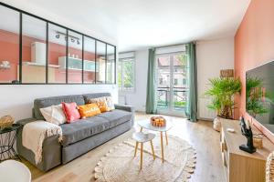 TV a/nebo společenská místnost v ubytování Le Chaleureux - 5 min Disneyland - Parking - Netflix - Wifi