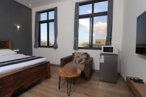 TV a/nebo společenská místnost v ubytování Tanzanite Serviced Apartment - TSA Masaki