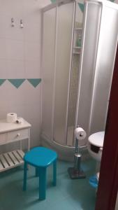 a bathroom with a blue stool and a shower at A Cà du Paise in Carloforte