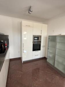 Kuchyň nebo kuchyňský kout v ubytování Ferienhaus Tatjana mit Pool