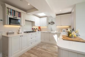Η κουζίνα ή μικρή κουζίνα στο 17 Park Lane, Beautiful 4 bedroom house in the seaside town of Aldeburgh - Aldeburgh Coastal Cottages