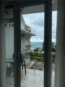 Vista generica sul mare o vista sul mare dall'interno dell'affittacamere