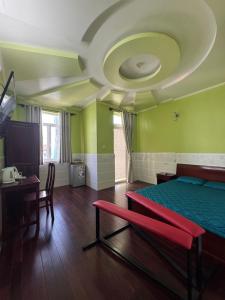 a room with a bed and a table and a couch at Hưng Thịnh 1 in Can Tho