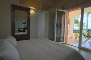 A bed or beds in a room at Temenos Villa by Ortigiaapartments