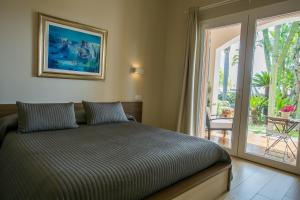 A bed or beds in a room at Temenos Villa by Ortigiaapartments