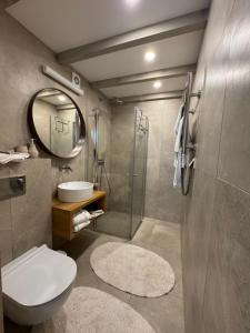 Koupelna v ubytování Arunes Apartments - Daukanto + 57 fotografií