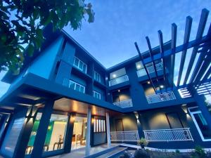 an exterior view of a building at night at Pohnphansa Boutique Hotel in Narathiwat