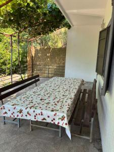 Foto dalla galleria di Apartman Pod lozom a Sutomore