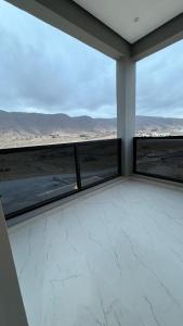 Uma vista da montanha tirada da villa 