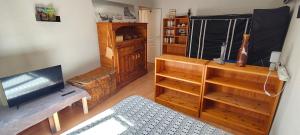 Μια τηλεόραση ή/και κέντρο ψυχαγωγίας στο Appartement cosy idéalement situé