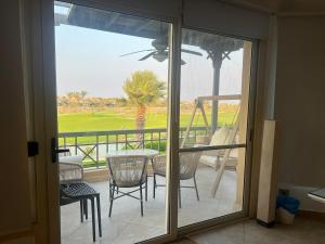 شرفة أو تراس في 3BR Duplex with Private Rooftop in Ein Bay