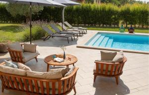 Bazén v ubytování Villa Corinne nebo v jeho okolí