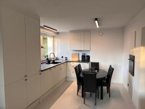 Kuchyň nebo kuchyňský kout v ubytování Cliff City Home