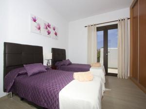 Posteľ alebo postele v izbe v ubytovaní Modern Villa In Los Mojones 4 Bedrooms Large Heated Pool Villa Mojones Puerto Del Carmen