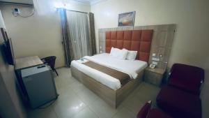 Katil atau katil-katil dalam bilik di Havilah Suite Ltd Awka