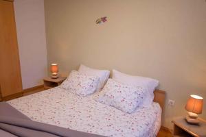 Posteľ alebo postele v izbe v ubytovaní Apartment in Veli Losinj 33734