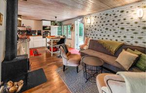 Dapur atau dapur kecil di Lovely Home In Sösdala With Sauna