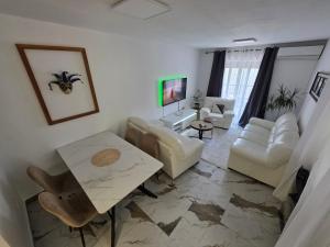 Fotografie z fotogalerie ubytování Apartmani Komatina Ðenovići 1 v destinaci Đenovići