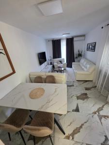 Fotografie z fotogalerie ubytování Apartmani Komatina Ðenovići 1 v destinaci Đenovići