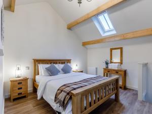 Katil atau katil-katil dalam bilik di Sycamore Cottage At Naze Farm