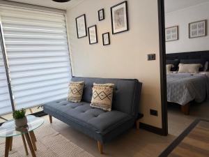 Ένα ή περισσότερα κρεβάτια σε δωμάτιο στο Acogedor departamento en Ñuñoa +23 φωτογραφίες