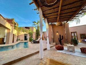 Bazén v ubytování VILLA BEL'VIE, PRIVEE, MARRAKECH , PISCINE CHAUFFEE, Wifi, Clim nebo v jeho okolí