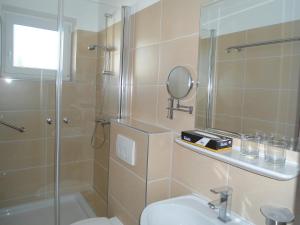Koupelna v ubytování Seehotel Lönö