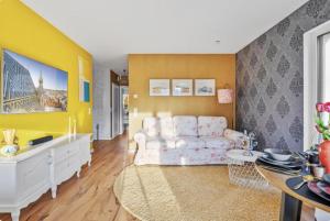 Istumisnurk majutusasutuses Luxury Long-Term Apartment with Garden & Whirlpool