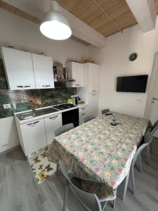 Kuchyň nebo kuchyňský kout v ubytování Il paradiso delle farfalle