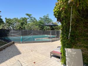 Bazén v ubytování Villa Ecluses Mediterranee nebo v jeho okolí + 17 fotografií