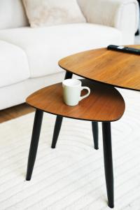 ロリアンにあるStanding & confort T3 raffiné en hypercentreのコーヒーテーブル(上にカップ付)