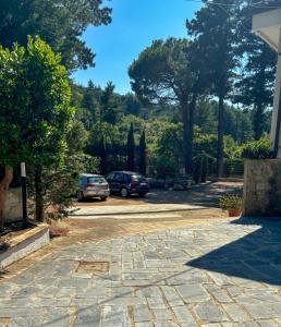 a driveway with cars parked in a parking lot at Villa Curcio casa vacanze 