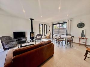 TV a/nebo společenská místnost v ubytování Maison neuve 4 pièces 130m² proche plage, 8 pers - FR-1-478-194